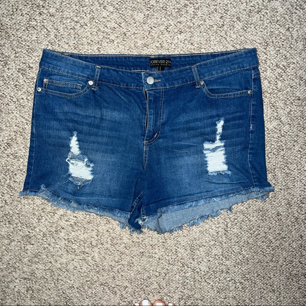 Forever 21 Medium wash denim cut off shorts. Sz18